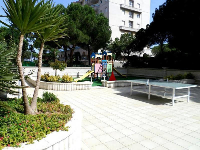 Hotel Blaucel Blanes Exterior foto